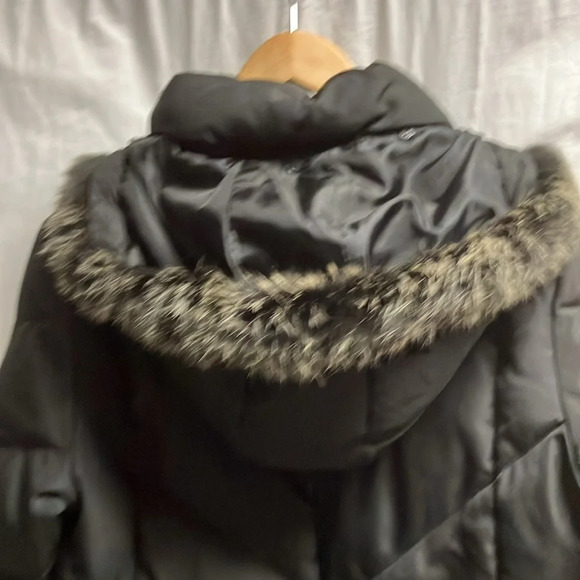 Women's Black Quilted Jacket with Fur Trim - Picture 9 of 12